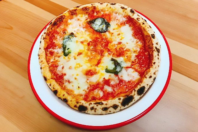 セブンイレブン冷凍ピザ「金のマルゲリータ」は高クオリティで旨いの画像1