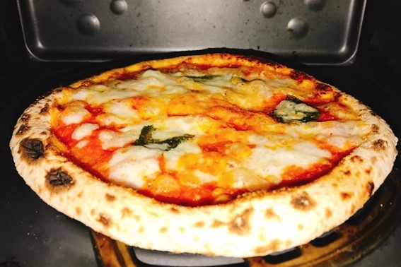 セブンイレブン冷凍ピザ「金のマルゲリータ」は高クオリティで旨いの画像5