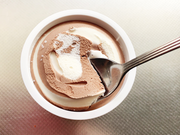 セブンイレブン「金のマーブルチョコアイス」は本当に美味しいのかの画像4