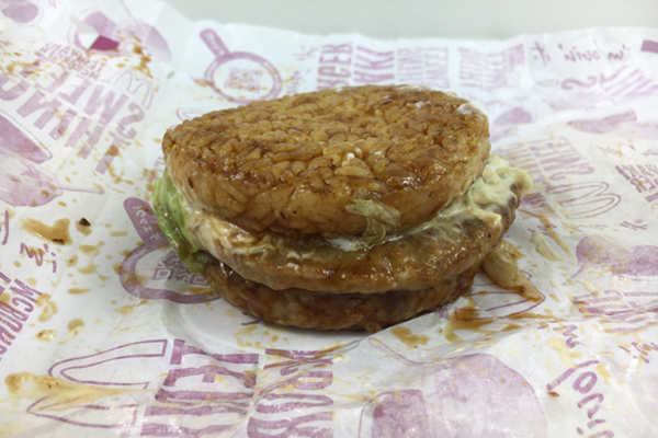 マクドナルド「ごはんてりやき」はモチモチで甘辛いごはんバーガーの画像4