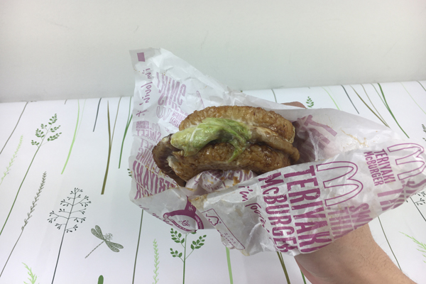 マクドナルド「ごはんてりやき」はモチモチで甘辛いごはんバーガーの画像5