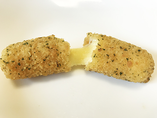 コストコ「モッツァレラチーズフライ」は絶妙な塩味でおやつに最適の画像1