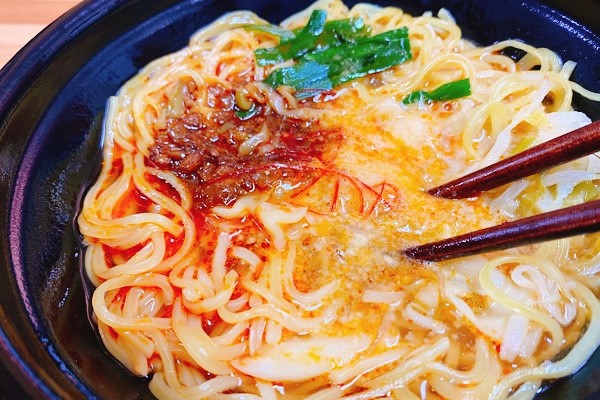 ローソン「重慶飯店監修 担担麺」は食べやすい辛さで旨い！の画像5