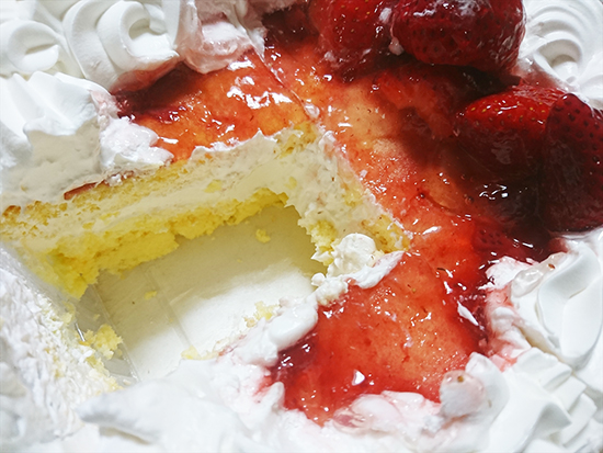 【完成】コストコ「ストロベリートライフル」はゴロゴロいちご&ホイップクリームの甘々ケーキ！の画像8