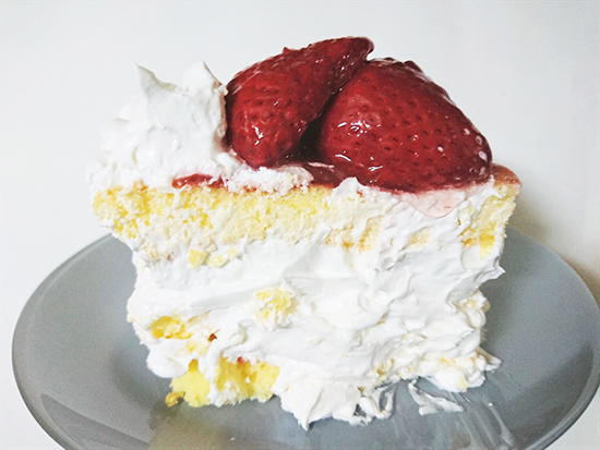 【完成】コストコ「ストロベリートライフル」はゴロゴロいちご&ホイップクリームの甘々ケーキ！の画像9