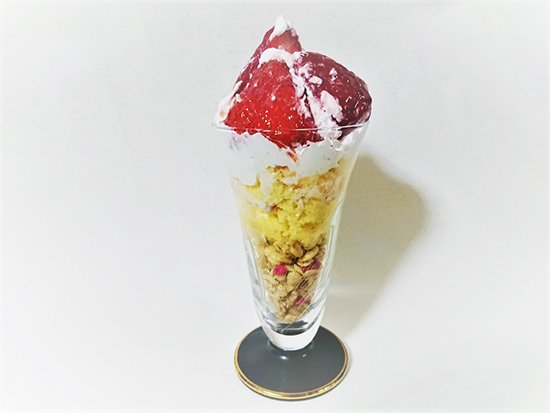 【完成】コストコ「ストロベリートライフル」はゴロゴロいちご&ホイップクリームの甘々ケーキ！の画像11