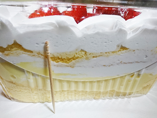 【完成】コストコ「ストロベリートライフル」はゴロゴロいちご&ホイップクリームの甘々ケーキ！の画像6