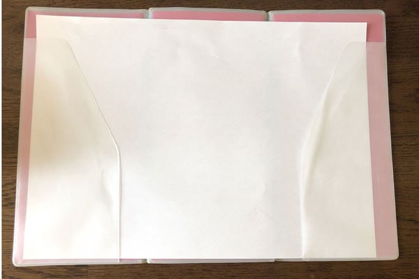 「オレッタ A4 三つ折りホルダー」扱いにくいA4サイズの書類をコンパクトに持ち運べる便利アイテムの画像3