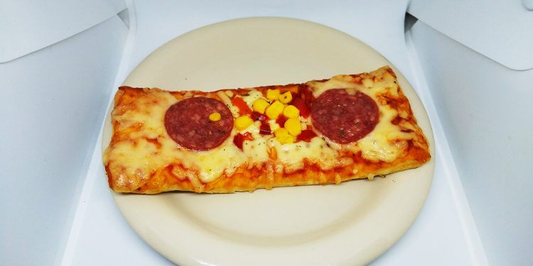 成城石井「スティックピザ」は冷凍食品とは段違いの美味しさ！の画像1