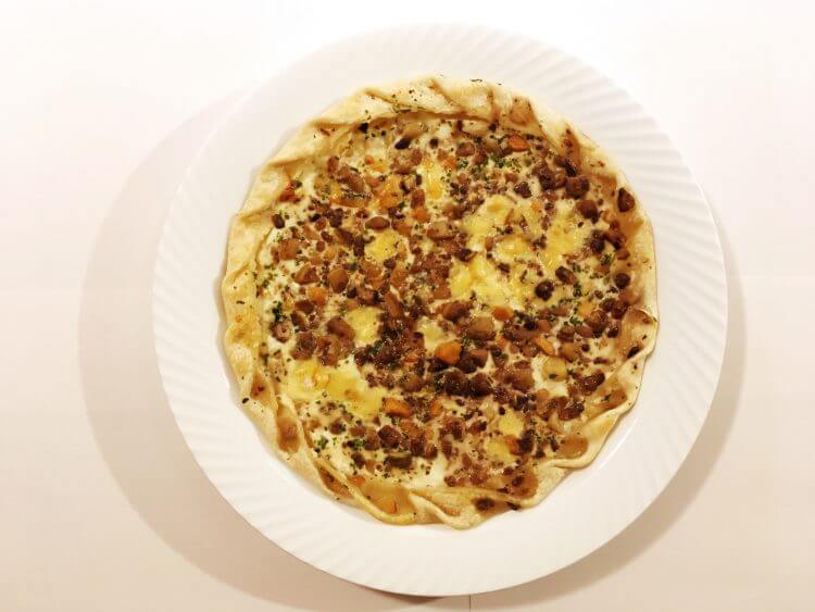 ピカール「キノコとゴルゴンゾーラチーズの薄生地タルト」はキノコの香りがクセになる！の画像1