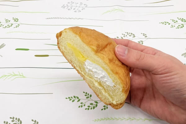 ローソンのメロンパンvsファミマのシュークリーム　コンビニ菓子パン対決を制したのは？の画像5