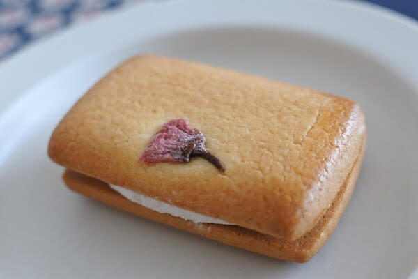 無印良品、期間限定「桜のクリームサンドクッキー」が美味しい！　ちょっとした手土産にもおすすめの画像5