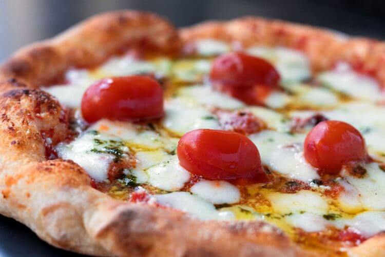 GWのおうち時間に、都内人気ピッツェリア店の冷凍ピザセットはいかが？の画像2