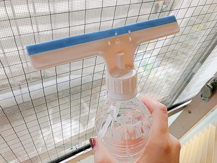 ダイソー「ペットボトル+シャワーワイパー」で窓掃除の時間を短縮！の画像6