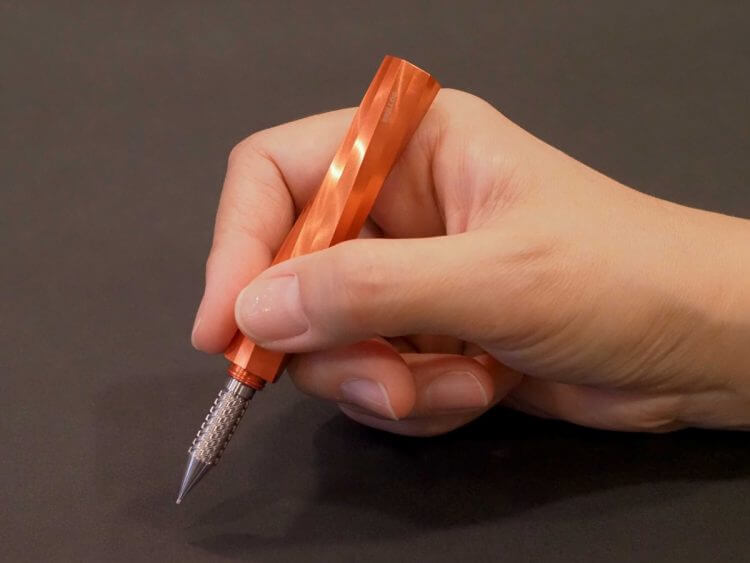 「DRILLOG」は世界ではじめて金属ペン先を採用した未来派筆記具の画像2