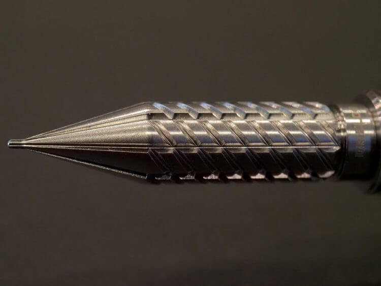 「DRILLOG」は世界ではじめて金属ペン先を採用した未来派筆記具の画像3