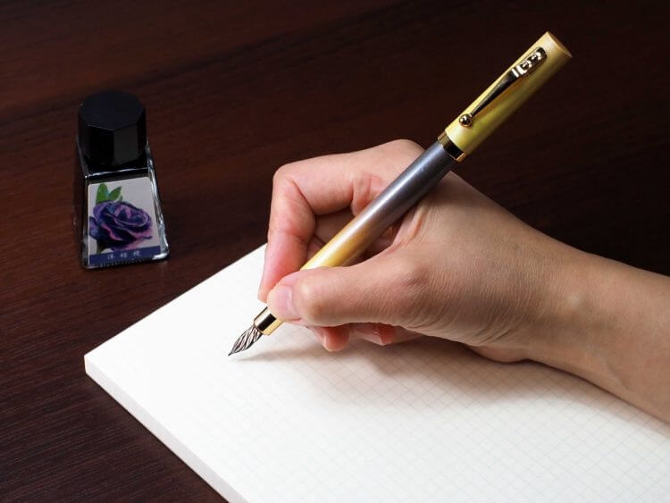 「Ya-Ching Styleガラス万年筆」はガラスペンの書き心地を自宅以外でも楽しめる画期的なアイテム！の画像4