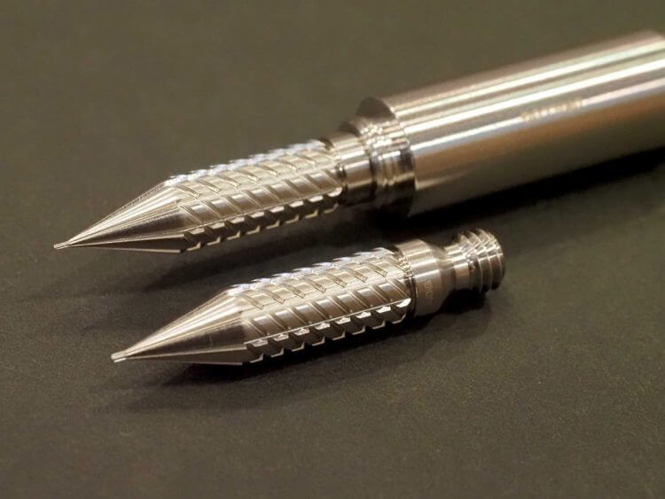 「DRILLOG」は世界ではじめて金属ペン先を採用した未来派筆記具の画像5