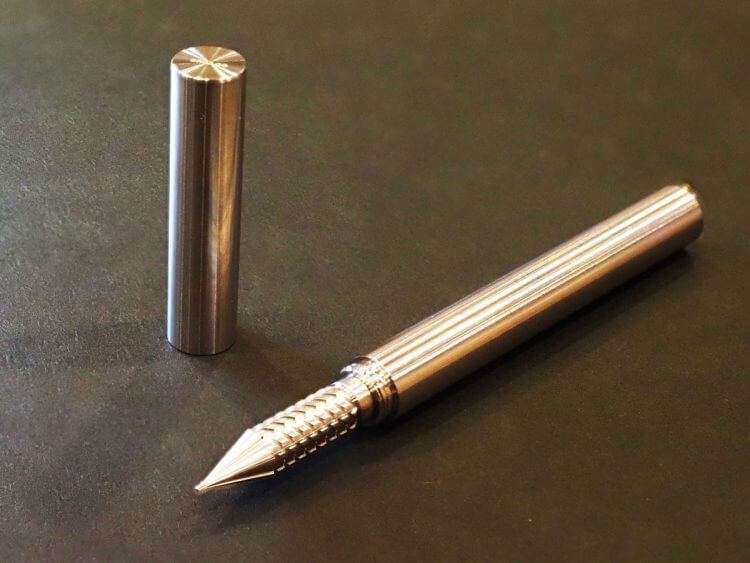 「DRILLOG」は世界ではじめて金属ペン先を採用した未来派筆記具の画像6